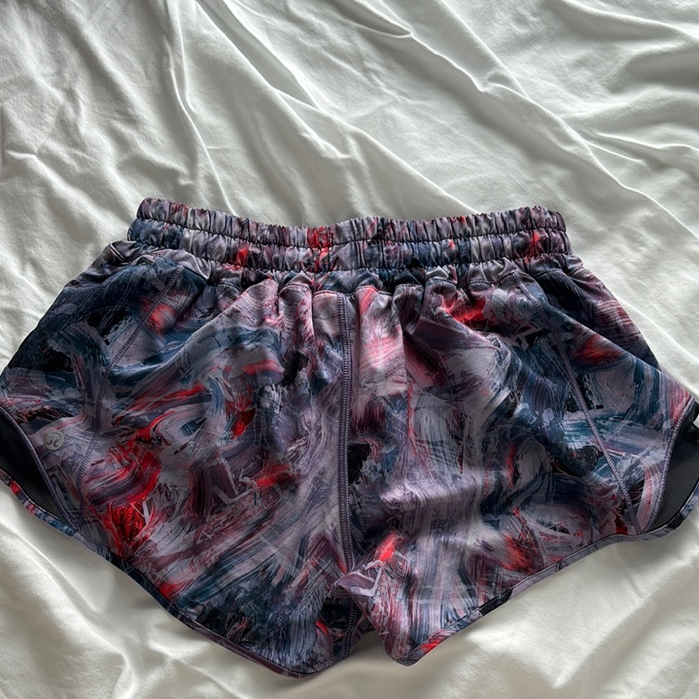 Lululemon Hotty Hot 2.5” Size 4